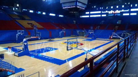 专业篮球馆运动木地板的翻新
