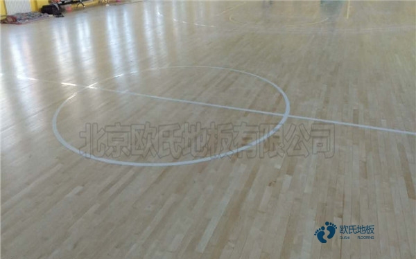 实木体育馆木地板保养方法1