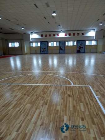 实木体育篮球木地板专业养护3