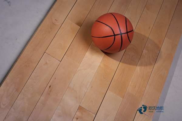 实木体育木地板清洁维护1