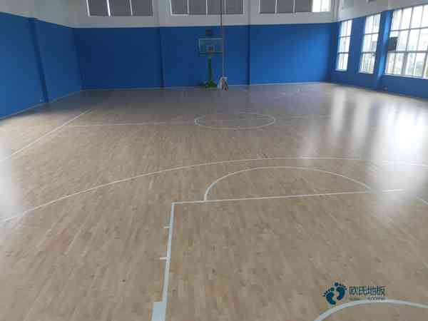 体育篮球木地板网址1