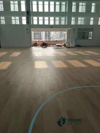 国产篮球场馆地板施工团队3