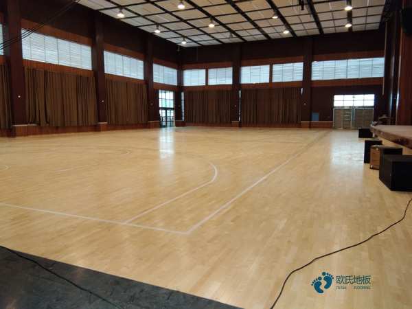 国标篮球馆木地板施工团队1