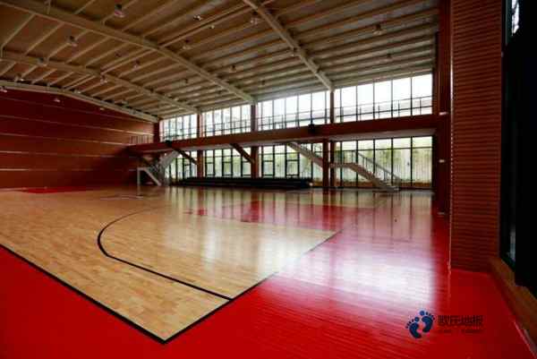 校园体育篮球木地板施工队3
