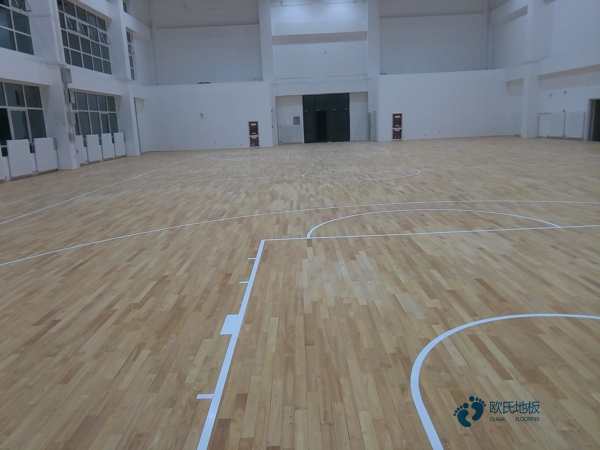 学校体育地板施工3