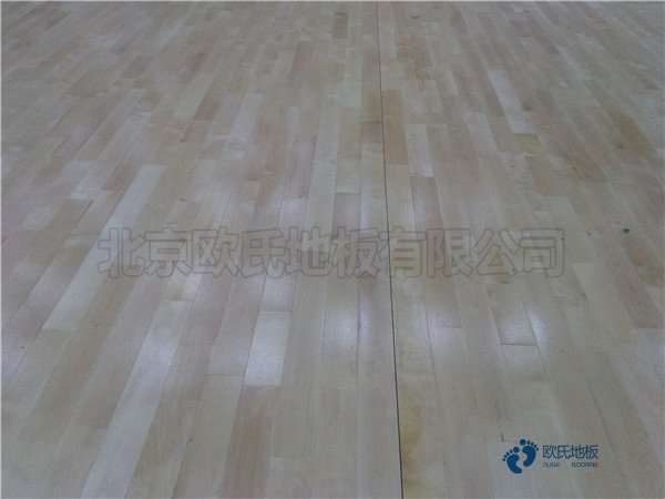 实木体育馆木地板清洁方法2