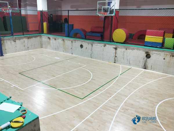 单龙骨篮球体育木地板保养方法3