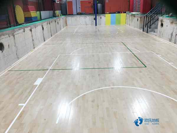 单龙骨篮球体育木地板保养方法2