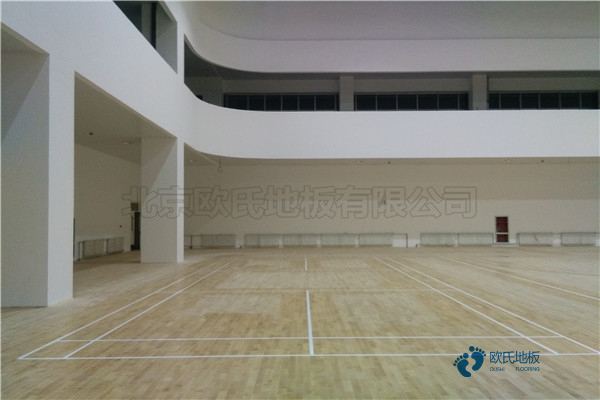 学校篮球馆地板的变形量2