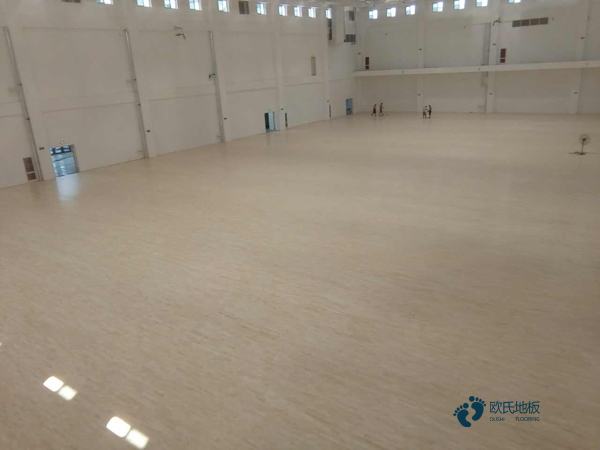 校园篮球场地板施工方案1