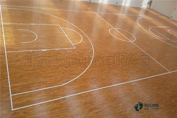 国产篮球体育木地板施工团队3